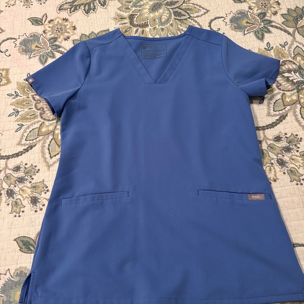 FIGS Ceil Blue Casma three-pocket Scrub Top